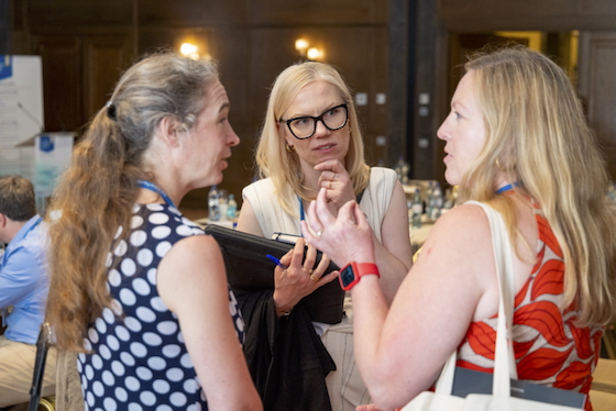 Josien van Wolfswinkel, Dominika Gruszka and Darcie Moore deep in conversation