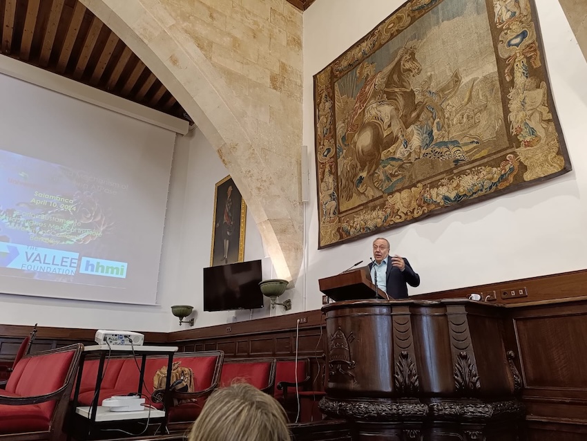 Bustamante lecturing at Salamanca University